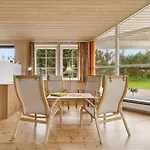 Aleta - 500m From The Sea By Interhome *