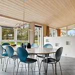 Aleta - 500m From The Sea By Interhome