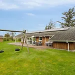 Aleta - 500m From The Sea By Interhome