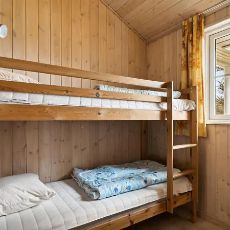 Aleta - 500m From The Sea By Interhome