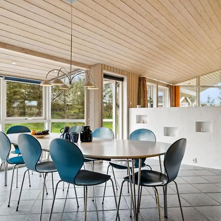 Aleta - 500m From The Sea By Interhome